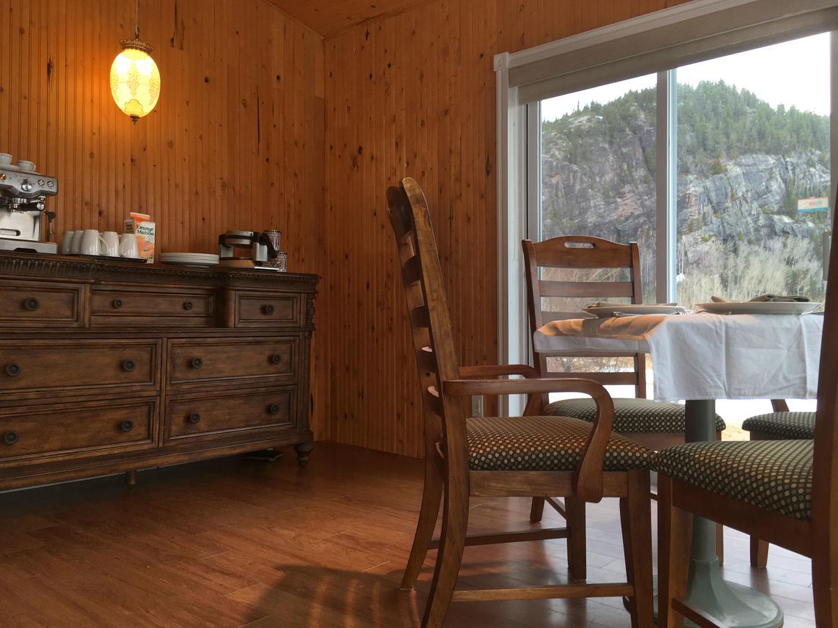 La Chouette Viree Bed and Breakfast Grandes-Bergeronnes Εξωτερικό φωτογραφία